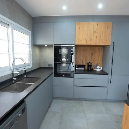 Jarales Menyber نيرخا